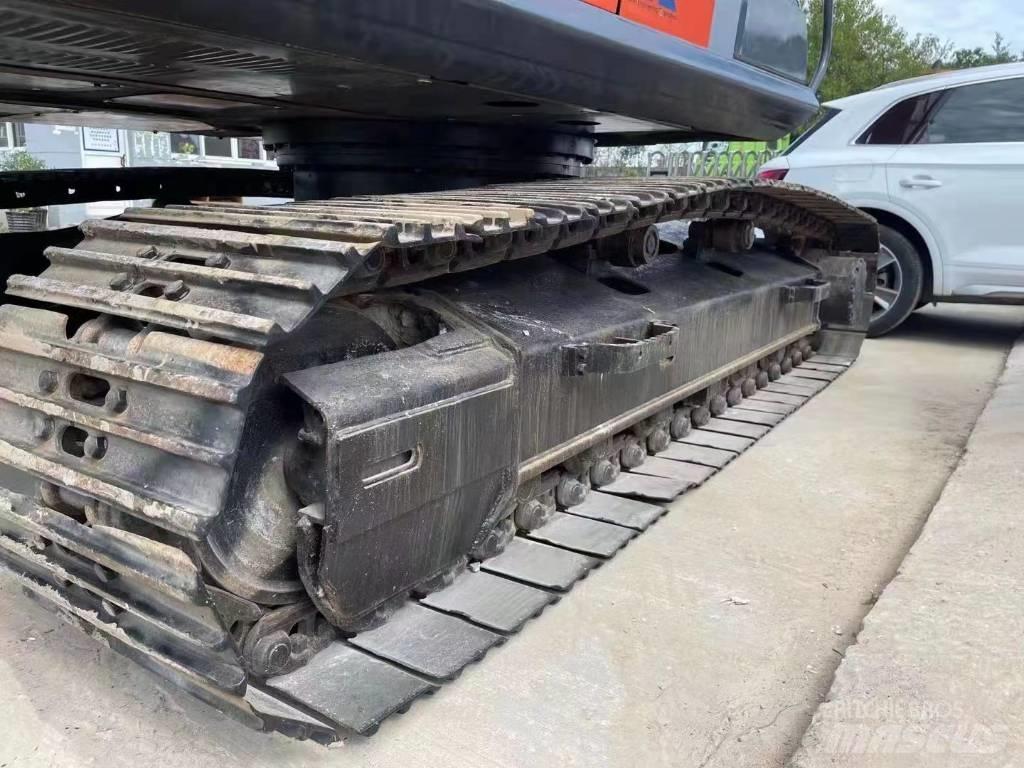 Hitachi ZX200 Crawler excavators