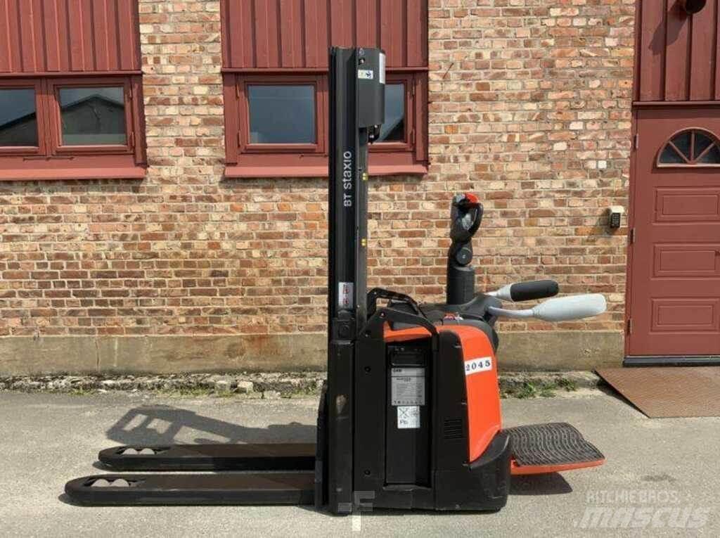 BT SPE 120 L Pedestrian stacker