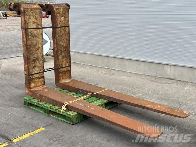 CAT 25-30 ton /988 Forks