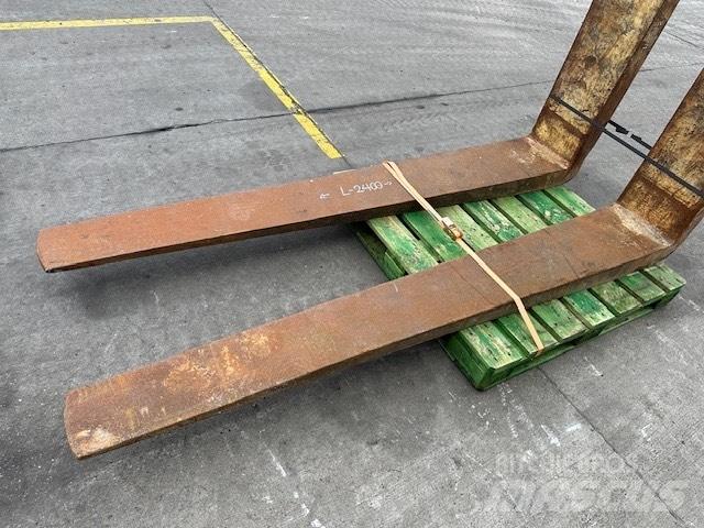 CAT 25-30 ton /988 Forks