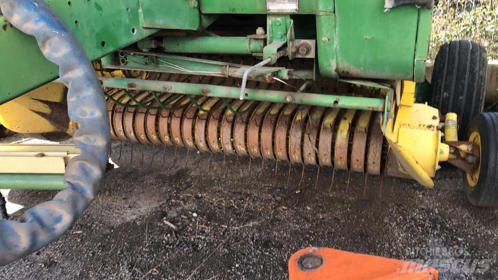 John Deere 550 Round balers