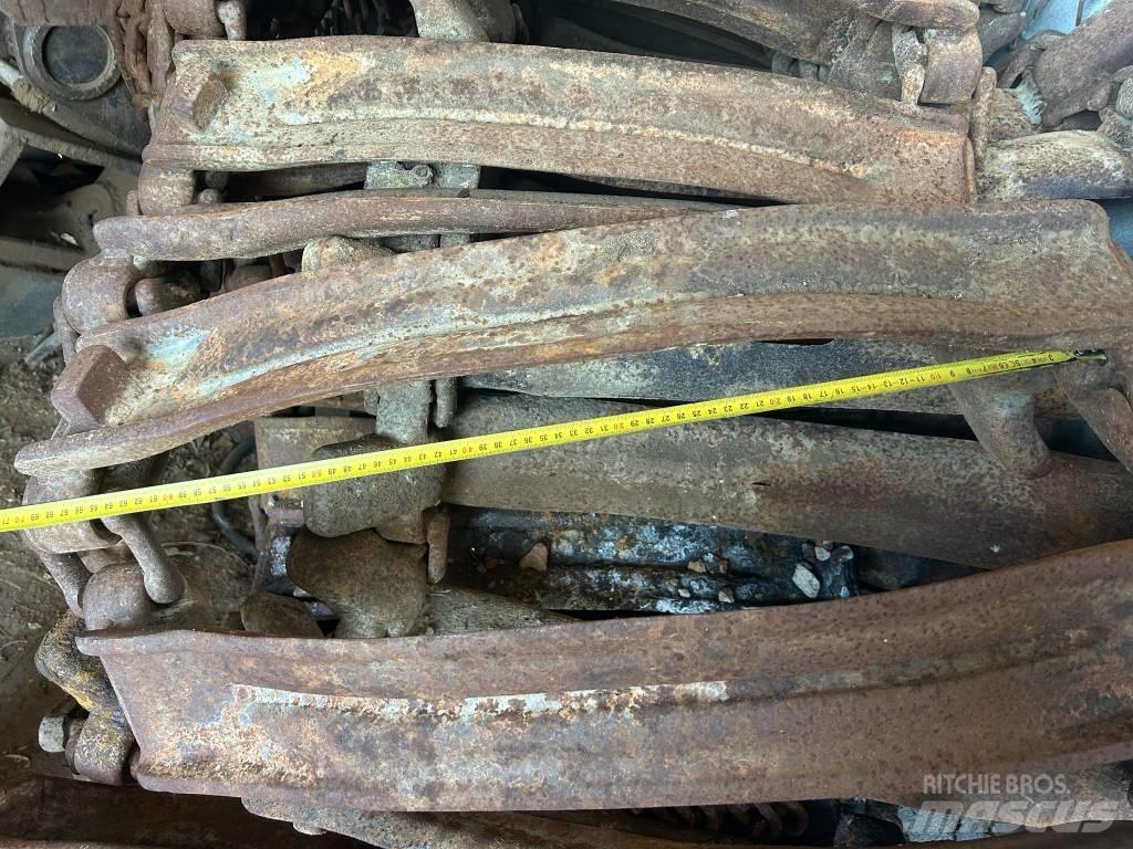 Clark TRS LS-2 Tracks, chains and undercarriage