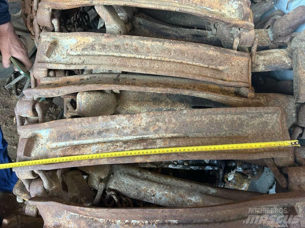 Clark TRS LS-2 Tracks, chains and undercarriage