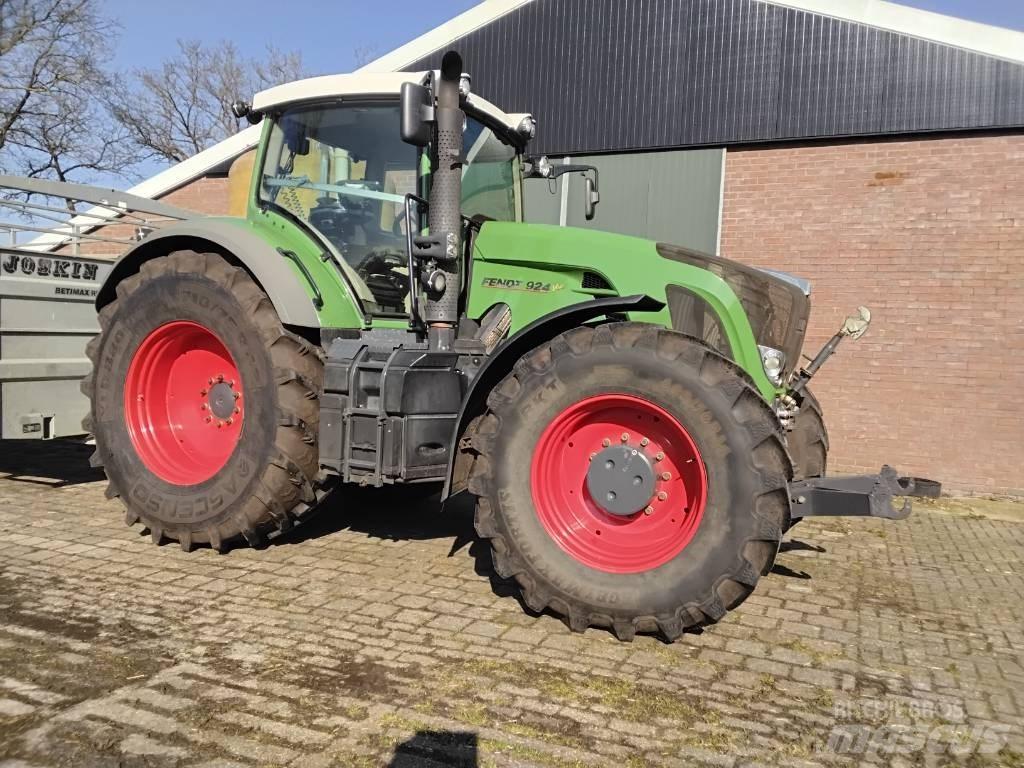 Fendt 924 Vario Tractors
