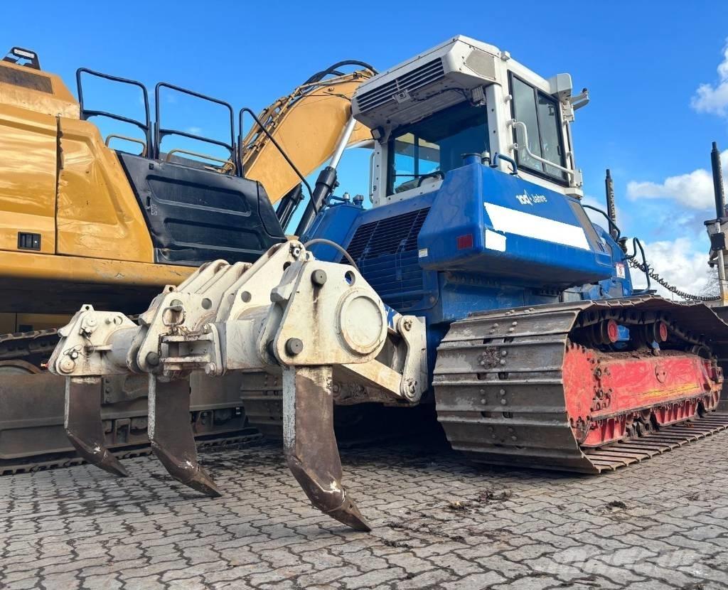 Komatsu D61PX-24 Crawler dozers