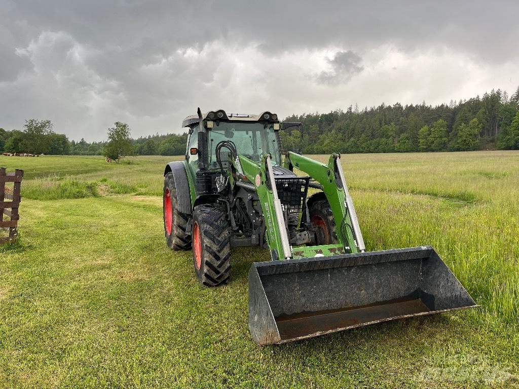 Fendt 211 Vario Tractors
