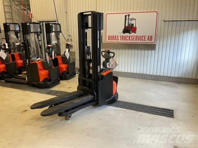Toyota SWE 120 L Pedestrian stacker