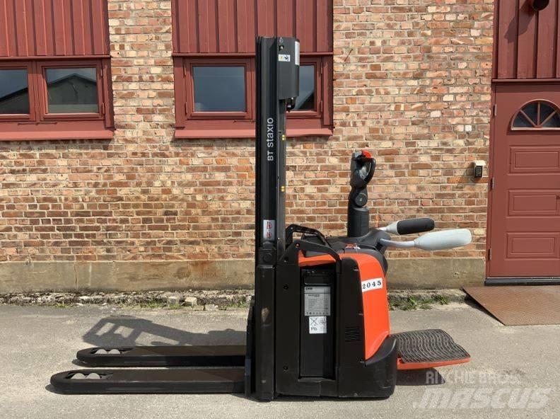 BT SPE 120 L Pedestrian stacker