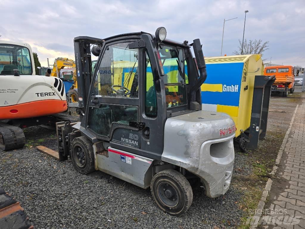 Nissan 30 YG1D2A30Q Diesel trucks