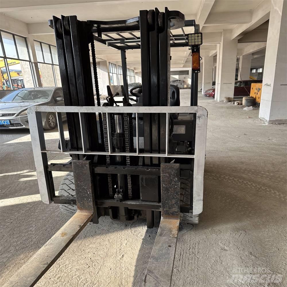 TCM FB25-7 Electric forklift trucks