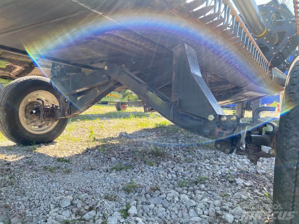 MacDon FD 75 Combine harvester heads