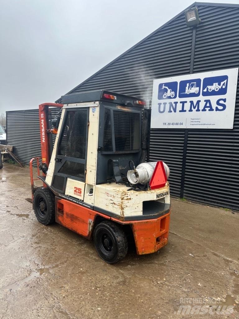 Nissan FG25 LPG trucks