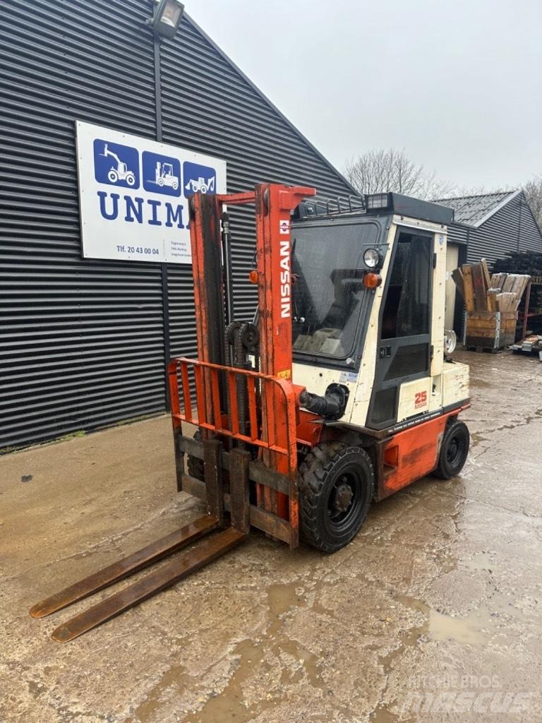 Nissan FG25 LPG trucks