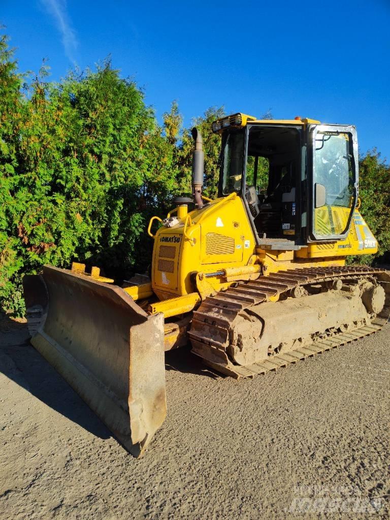 Komatsu D 51 Crawler dozers