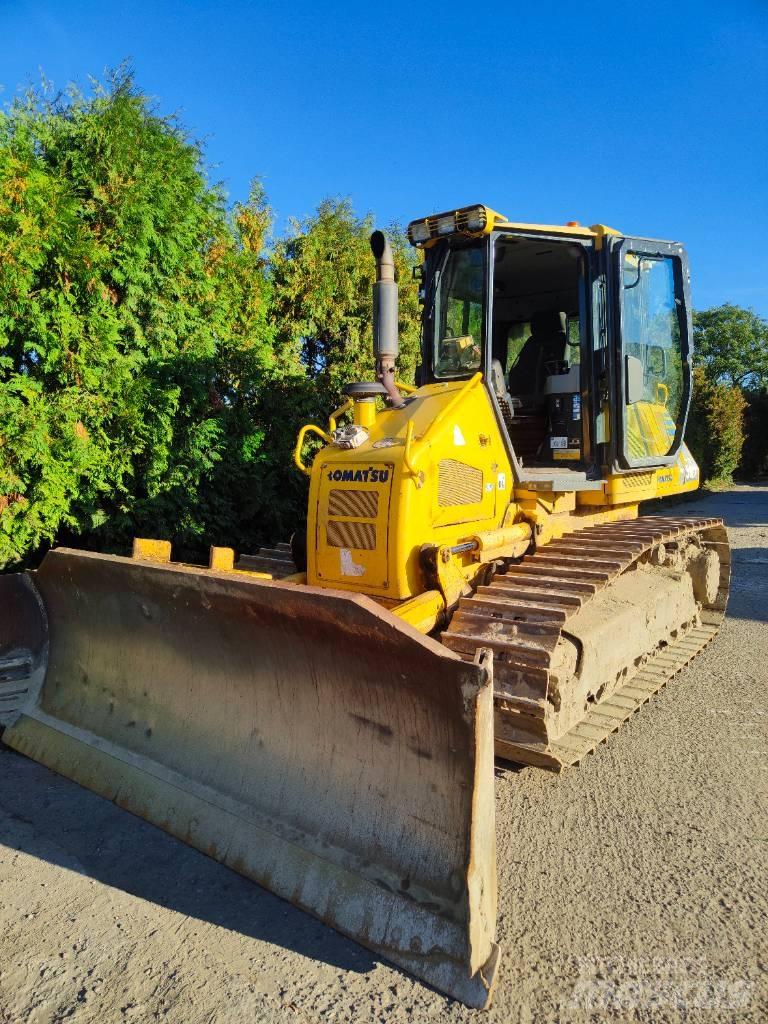Komatsu D 51 Crawler dozers