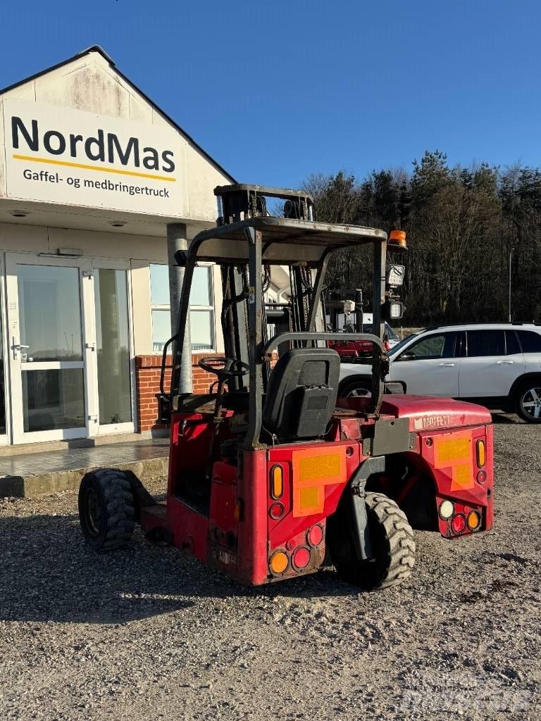 Moffett M4 25.3 Diesel trucks