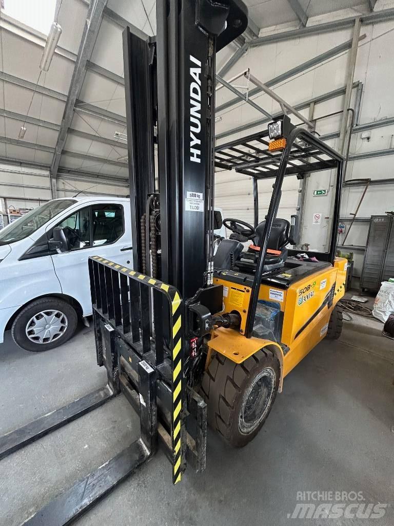 Hyundai Genuine Electric forklift trucks