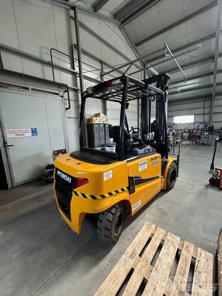 Hyundai Genuine Electric forklift trucks