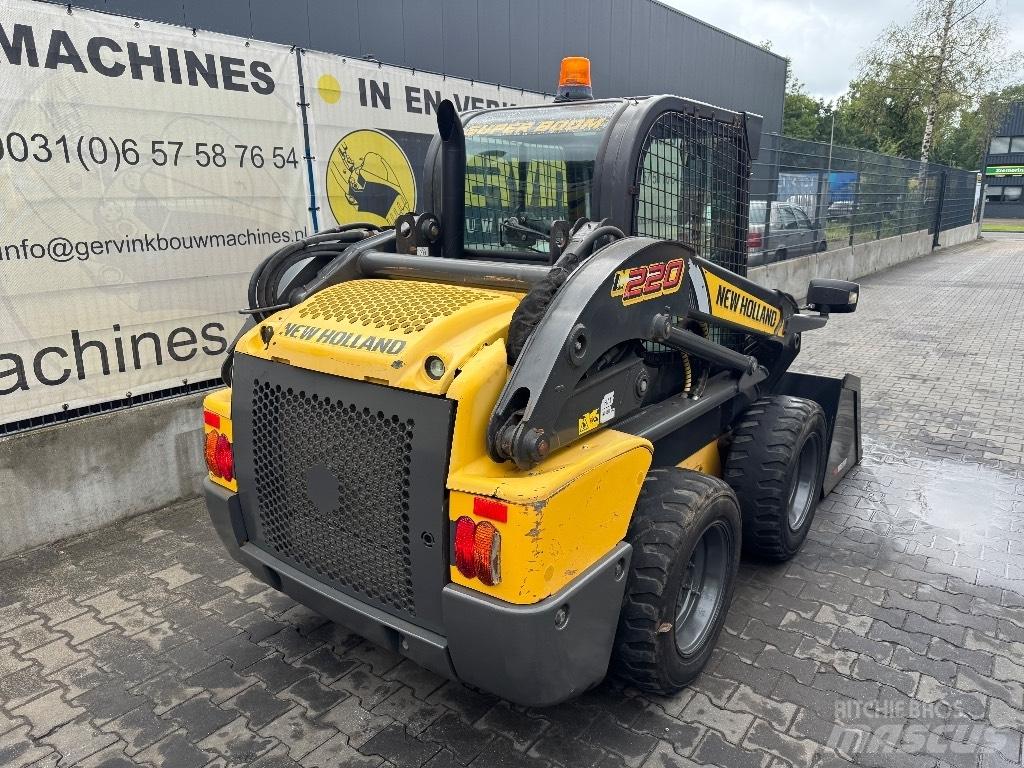 New Holland L220 Skid steer loaders