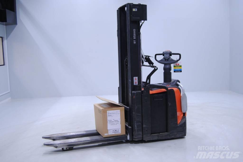Toyota SPE160L Pedestrian stacker