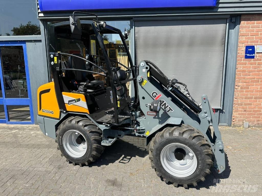 GiANT G 2500 HD Multi-purpose loaders