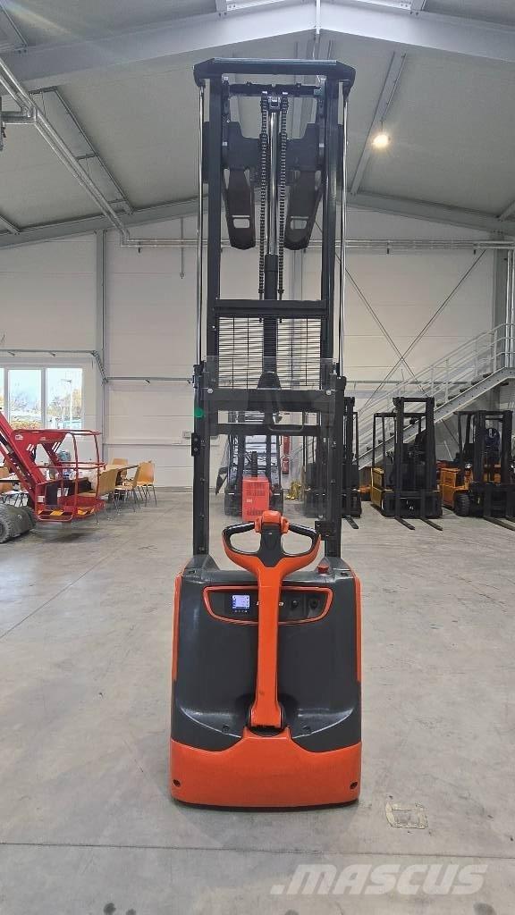 Linde L 16 Pedestrian stacker
