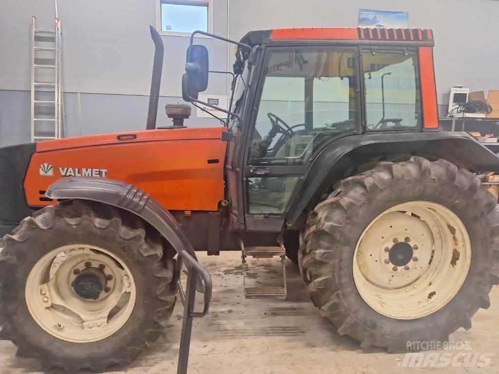 Valtra Valmet 8100E Tractors