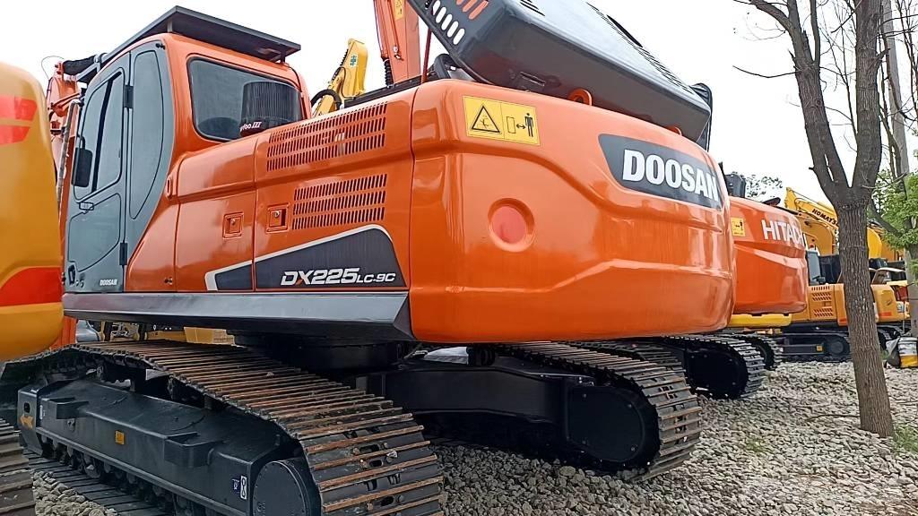 Doosan DX 225 LC Crawler excavators