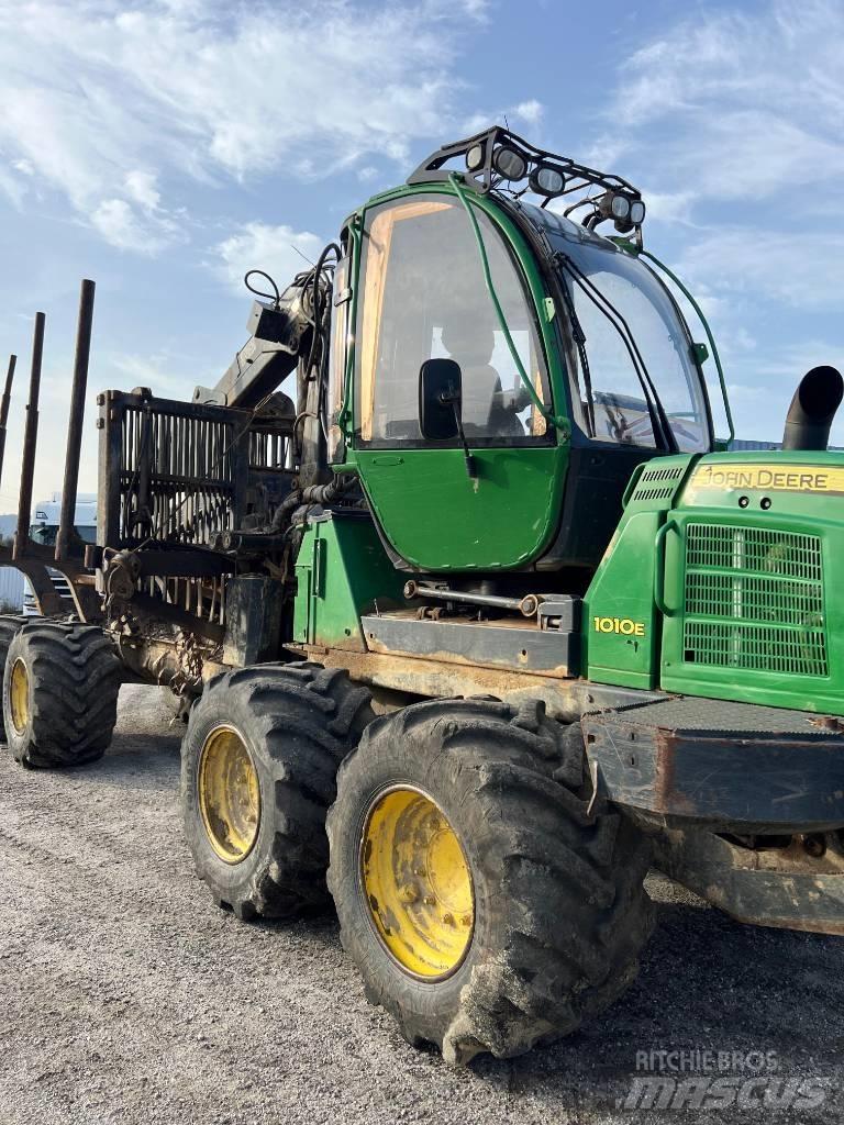 John Deere 1010 E Forwarders