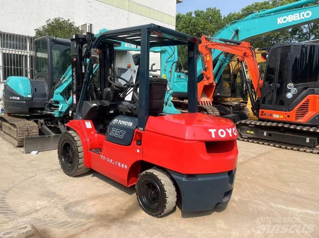 Toyota FD 35 Diesel trucks