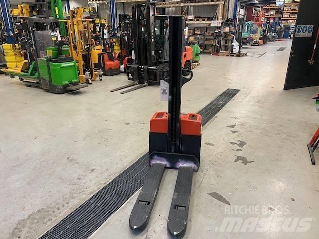 BT Toyota HWE 100 Pedestrian stacker