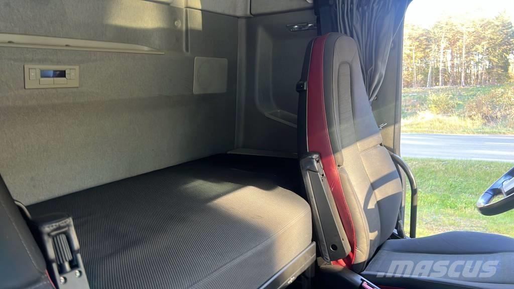 Volvo FH 550 Chassis Cab trucks