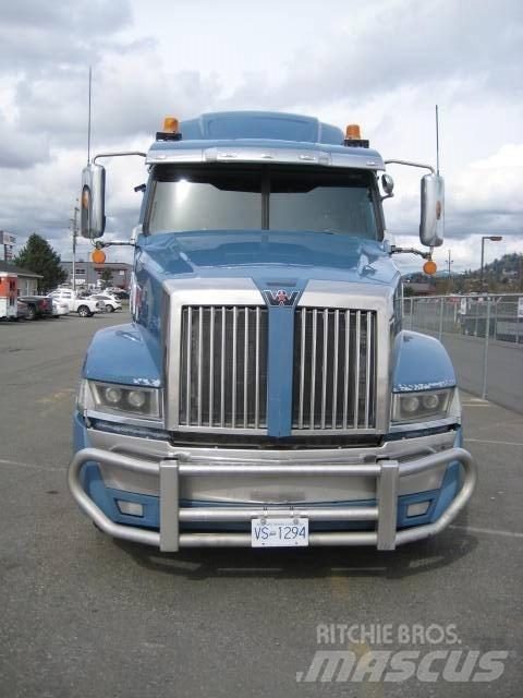 Western Star 5700 XE Prime Movers