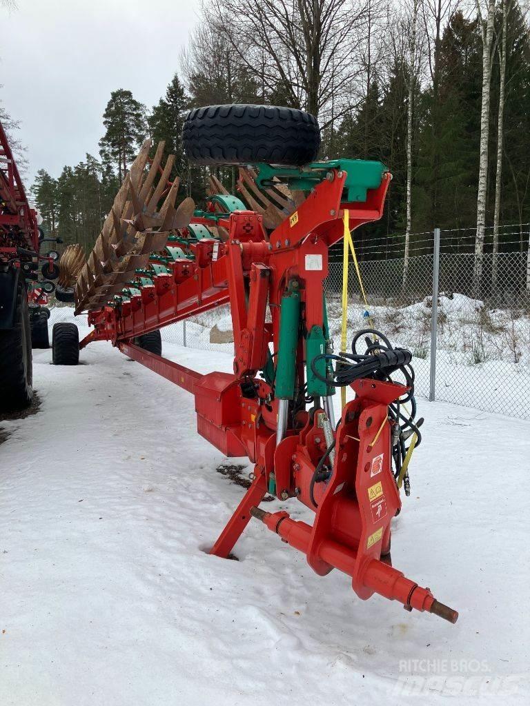 Kverneland PW100 Reversible ploughs