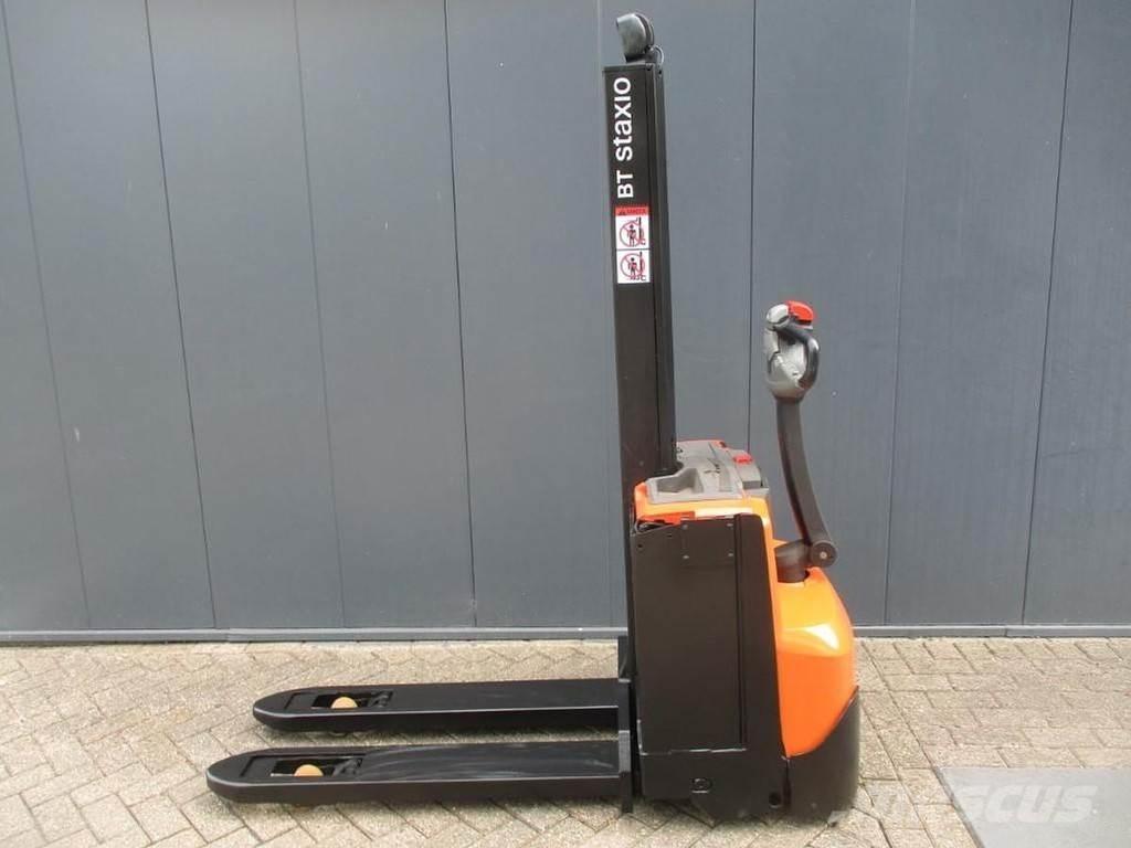 BT SWE 080L Pedestrian stacker