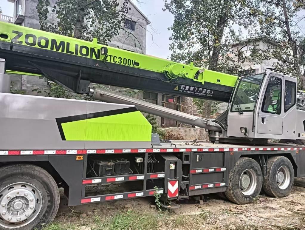 Zoomlion 300 Tower cranes