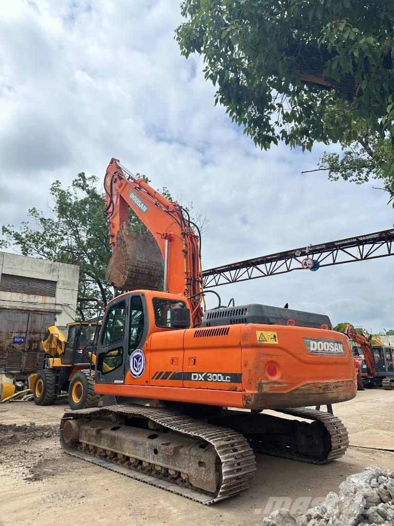 Doosan DX300 Crawler excavators