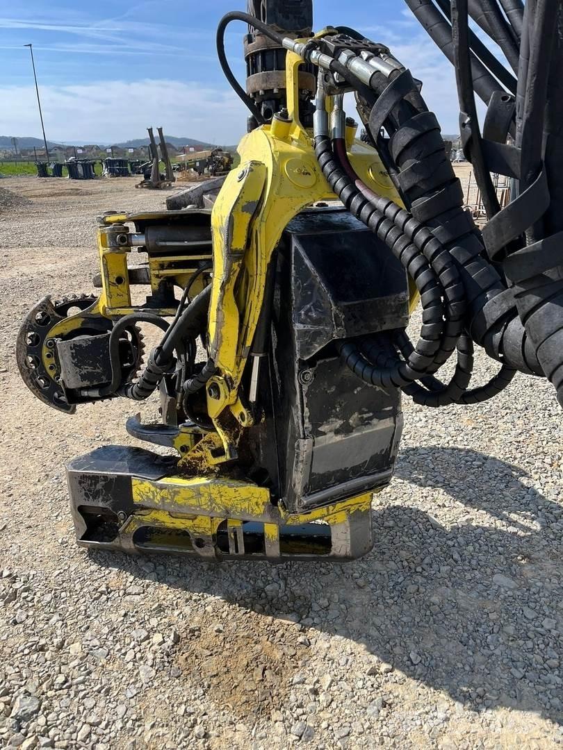John Deere 1470E Harvesters
