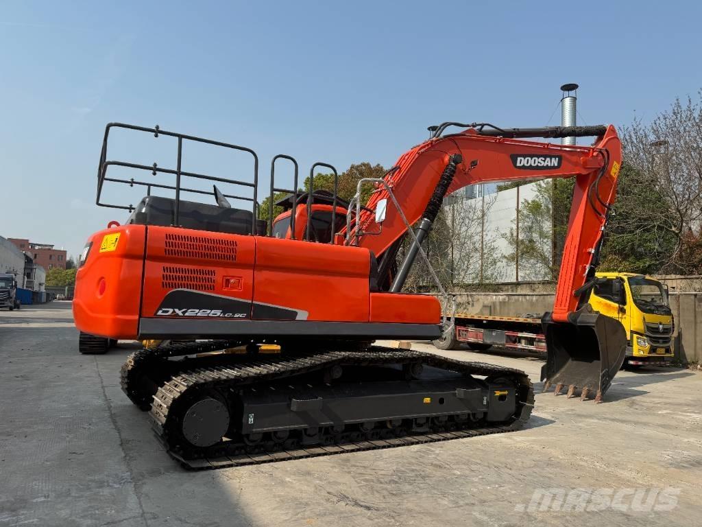 Doosan DX 225 LC Crawler excavators