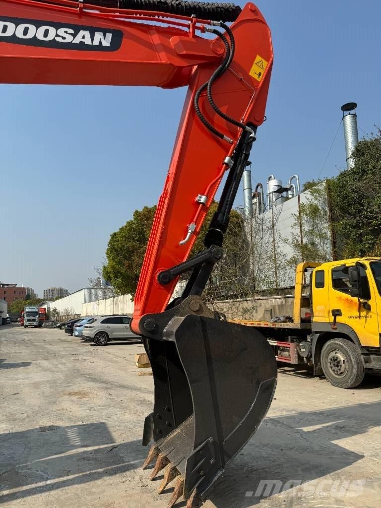 Doosan DX 225 LC Crawler excavators