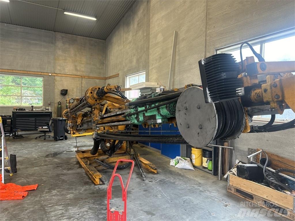 CAT 335 F L Surface drill rigs