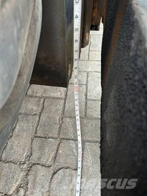 Kalmar DCB 28-1200 Diesel trucks