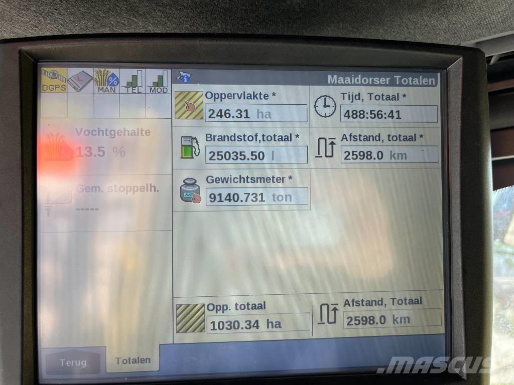 New Holland CR 8.90 Combine harvesters