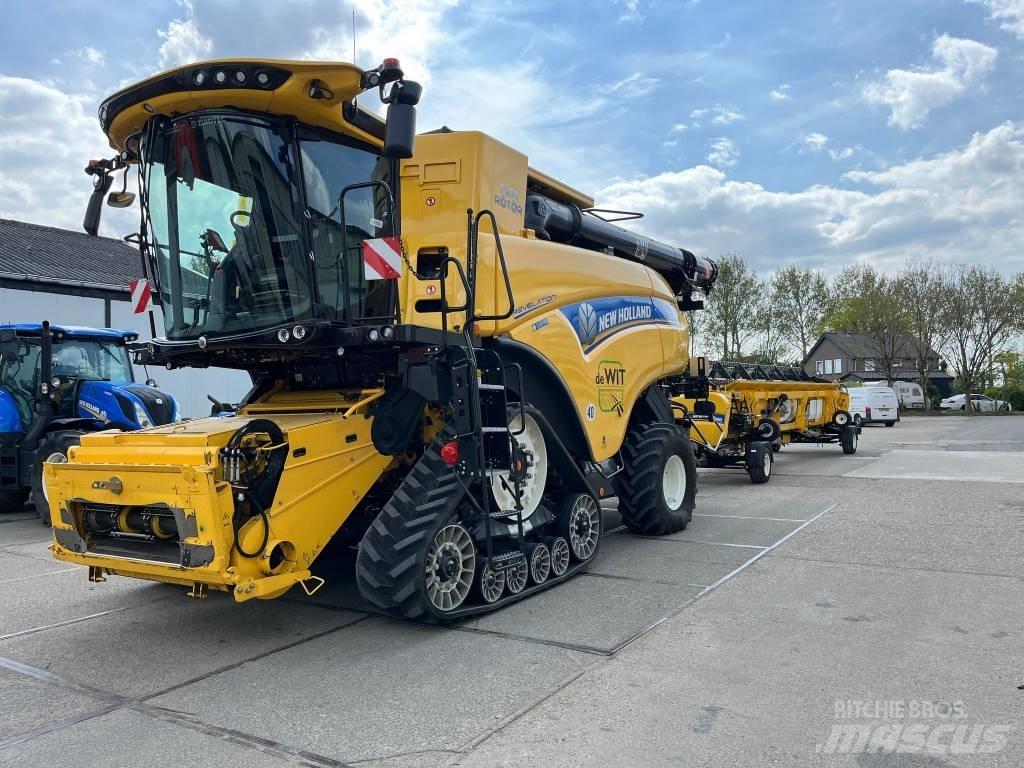 New Holland CR 8.90 Combine harvesters