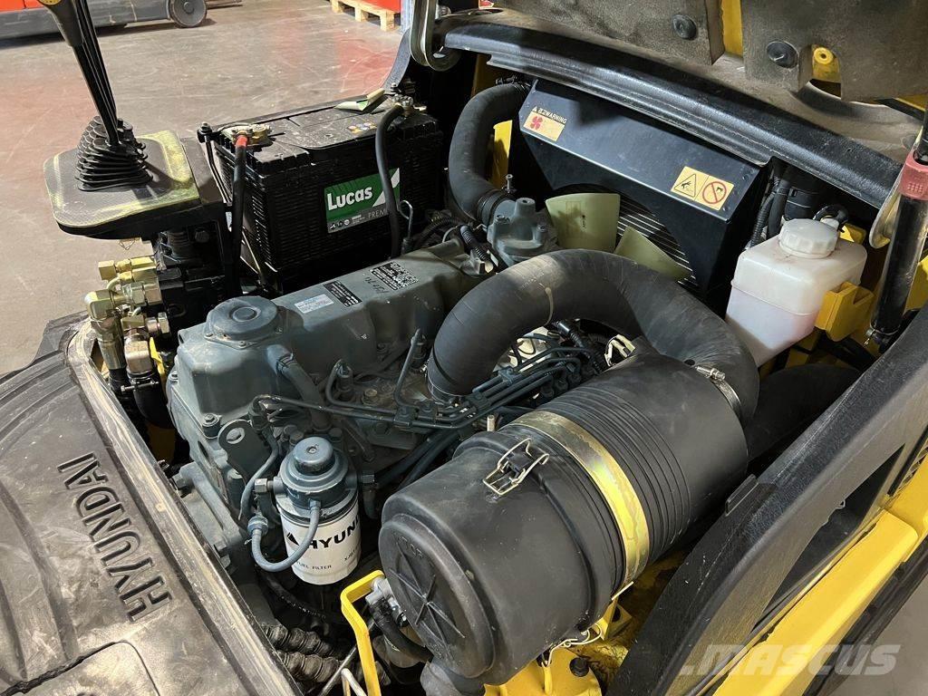 Hyundai 33D-7 Diesel trucks