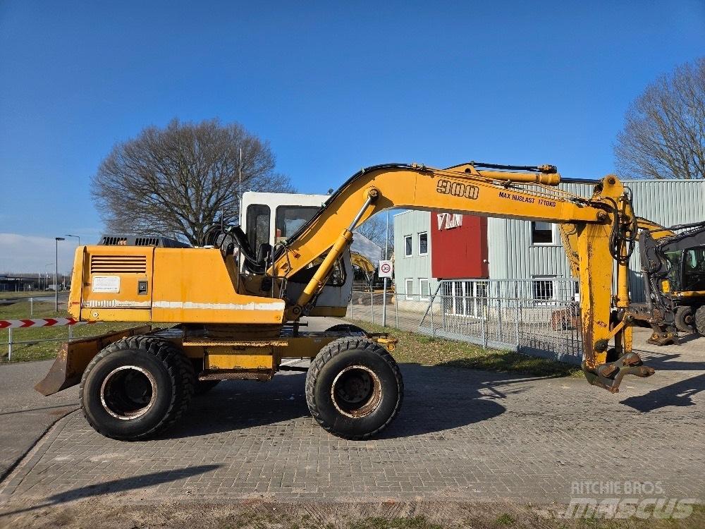 Liebherr A900 Wheeled excavators