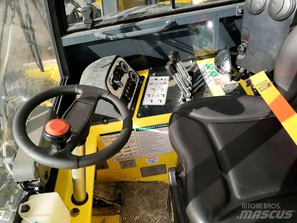 Moffett M8 35.3 Rough terrain truck