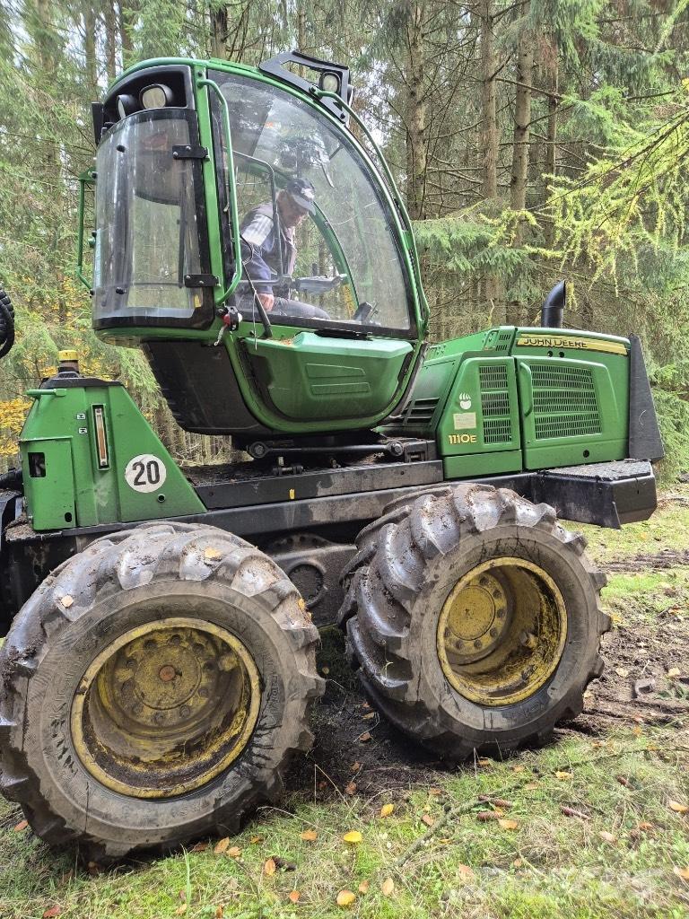 John Deere 1110 E Forwarders