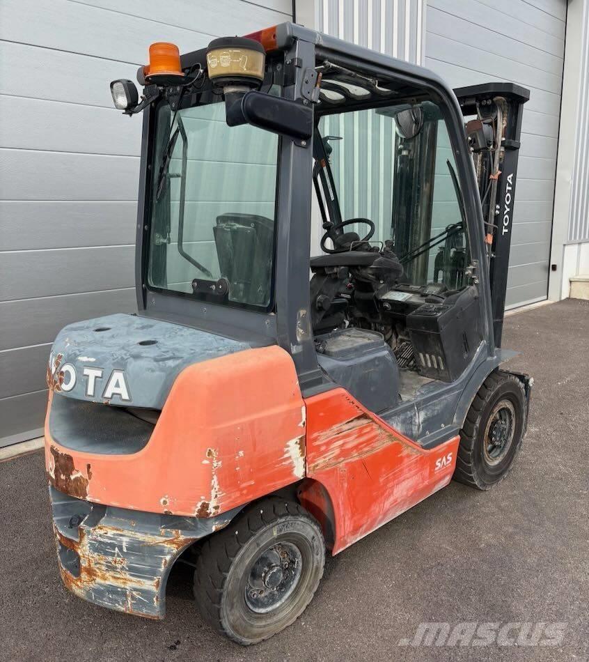 Toyota 8 FDF 25 Diesel trucks