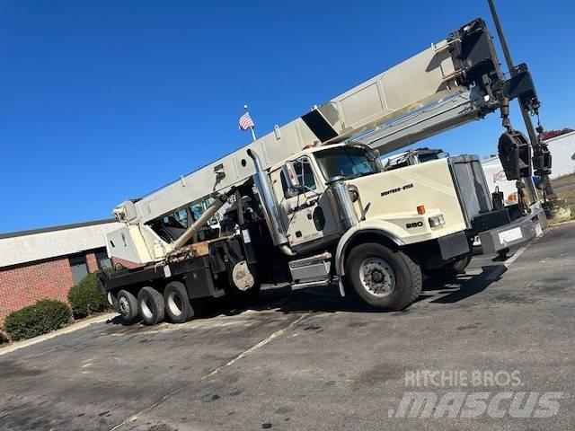 National Crane 1800 Track mounted cranes